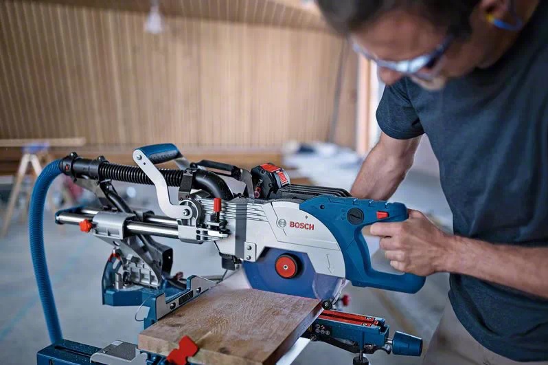 Bosch GCM 18V-216 DC Akülü Gönye Kesme Makinesi 0.601.B47.000 Solo Bosch GCM 18V-216 DC Akülü Gönye Kesme Makinesi 0.601.B47.000 Solo