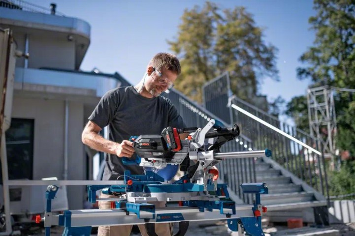 Bosch GCM 18V-216 DC Akülü Gönye Kesme Makinesi 0.601.B47.000 Solo Bosch GCM 18V-216 DC Akülü Gönye Kesme Makinesi 0.601.B47.000 Solo
